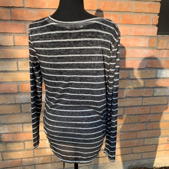 Derek Heart Gray long sleeve striped pocket T Sz L - Picture 4 of 8